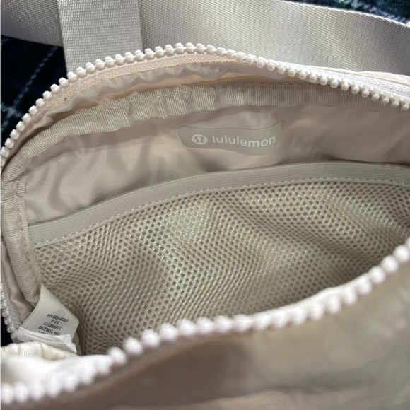 Lululemon Cream Everywhere Belt Bag - Picture 5 of 7